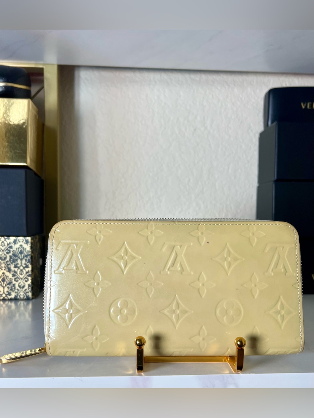 Louis Vuitton Neutrals Monogram Zippy Vernis Wallet - Picture 14 of 16